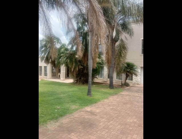 5 BEDROOM HOUSE FOR SALE IN LAMBTON